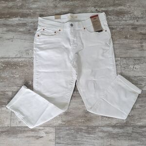 White Levi's Cropped Boyfriend Jeans NWT